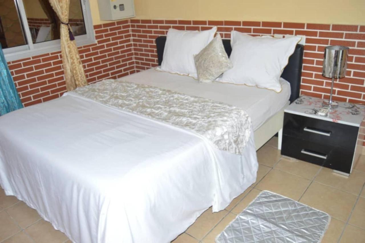 Residence Hoteliere Borel Denver Douala Buitenkant foto