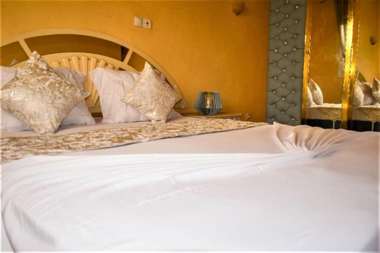 Residence Hoteliere Borel Denver Douala Buitenkant foto