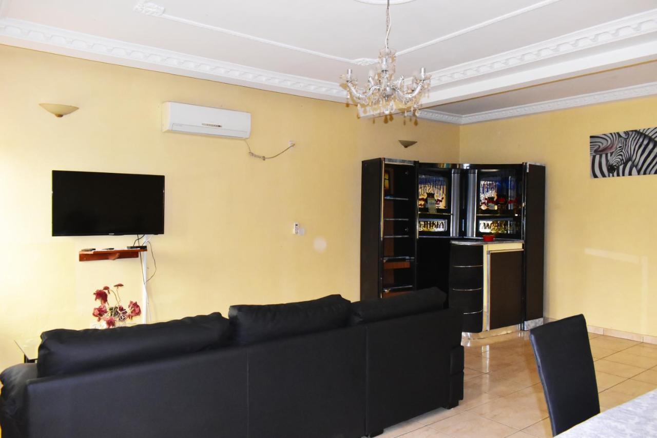 Residence Hoteliere Borel Denver Douala Buitenkant foto