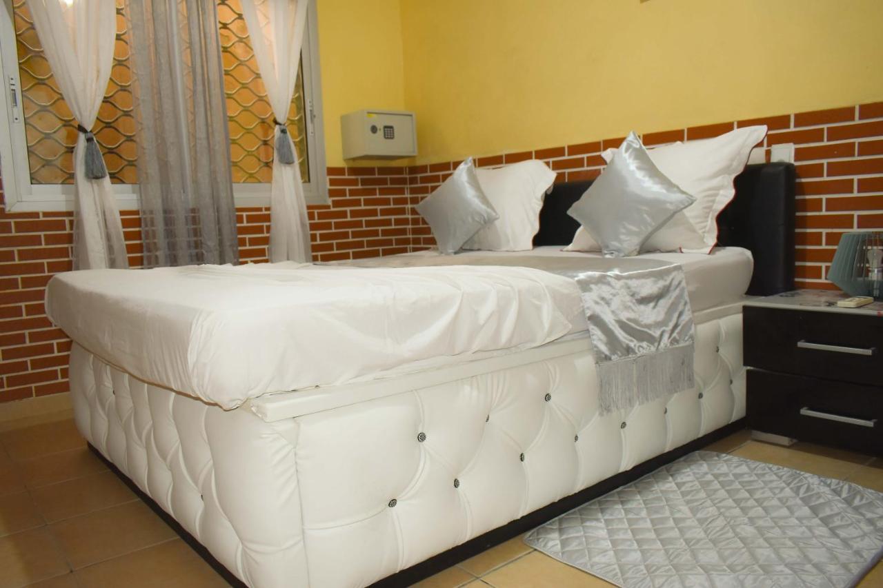Residence Hoteliere Borel Denver Douala Buitenkant foto