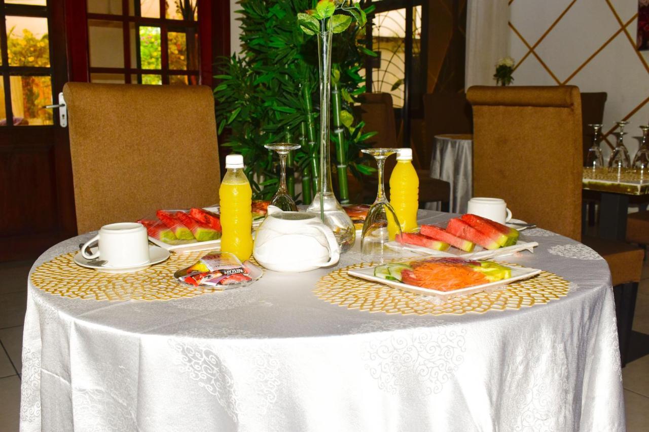 Residence Hoteliere Borel Denver Douala Buitenkant foto