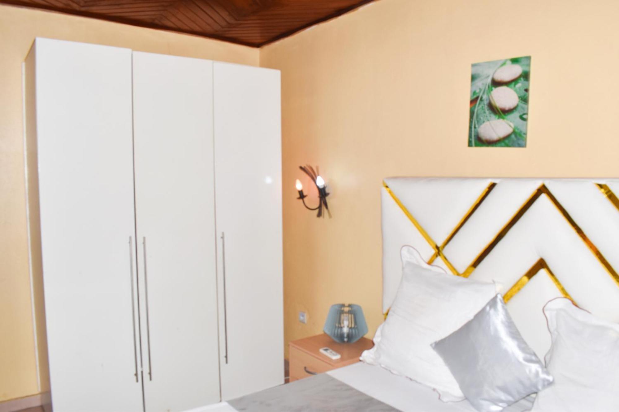 Residence Hoteliere Borel Denver Douala Buitenkant foto